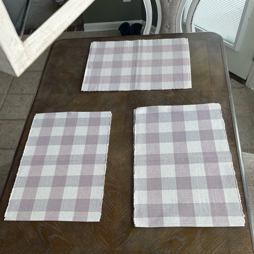 New unused -Placemats quantity:6 new never used plum/white checkered placemats
